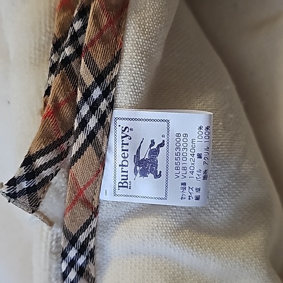 ❣️Burberrys Blanket❣️ - Picture 6 of 11